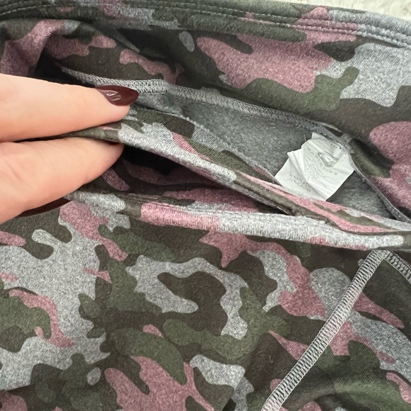 Fabletics Workout Set-Olive Bra & Pink/Olive/Gray Camo Leggings (Size Small) - Picture 3 of 8